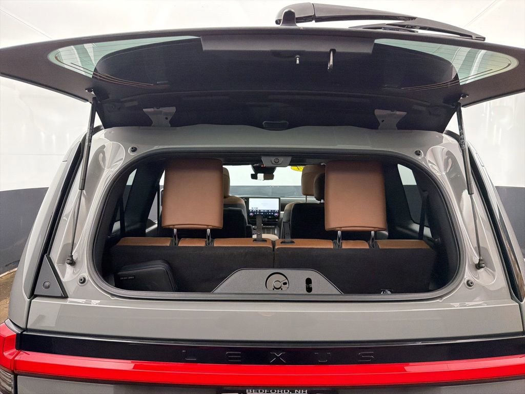 Used 2024 Lexus GX 550 w/ Accessory Package (2T) AWD/4WD image 26