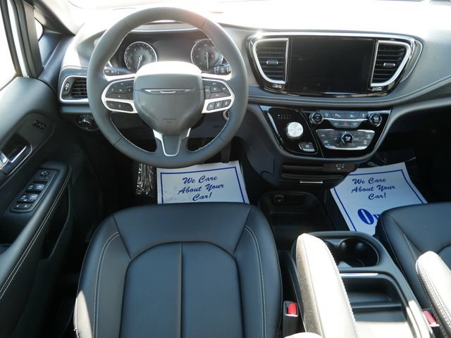 New 2027 Chrysler Pacifica Select AWD/4WD image 13