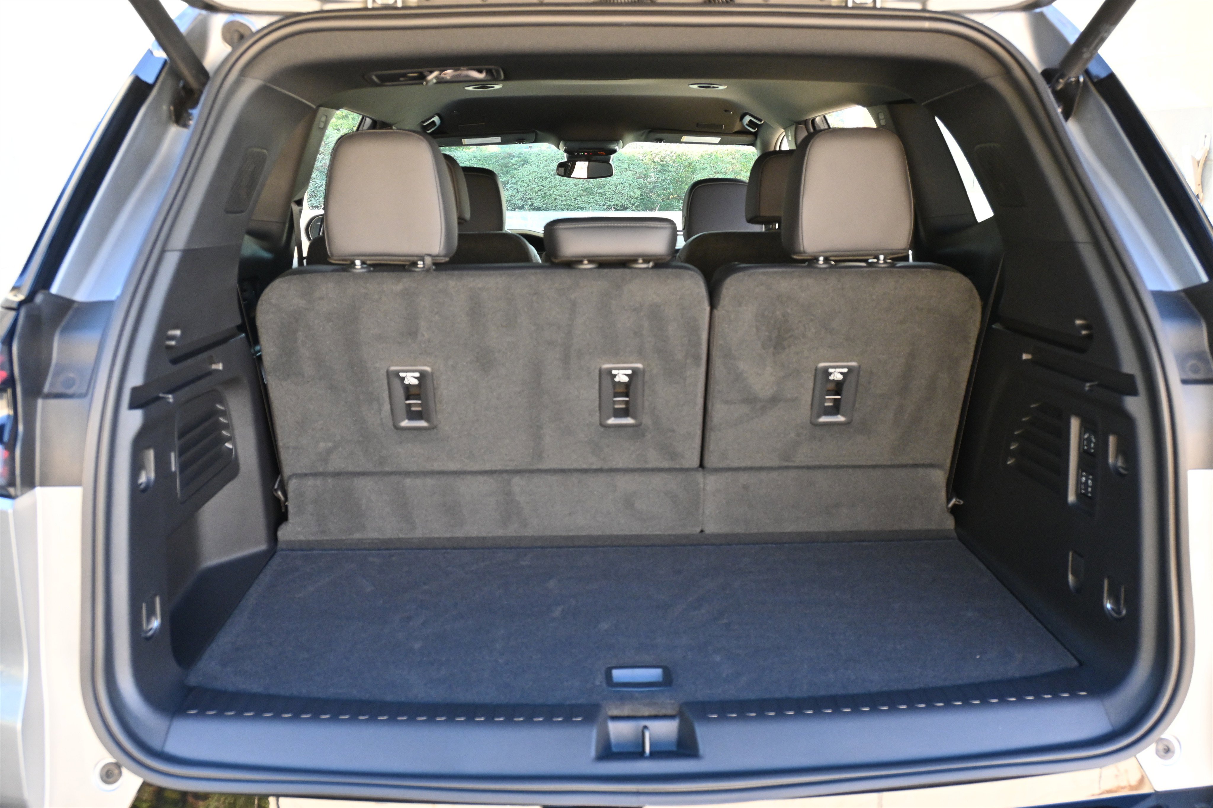 Used 2025 GMC Acadia Denali w/ LPO, Floor Liner Package image 19