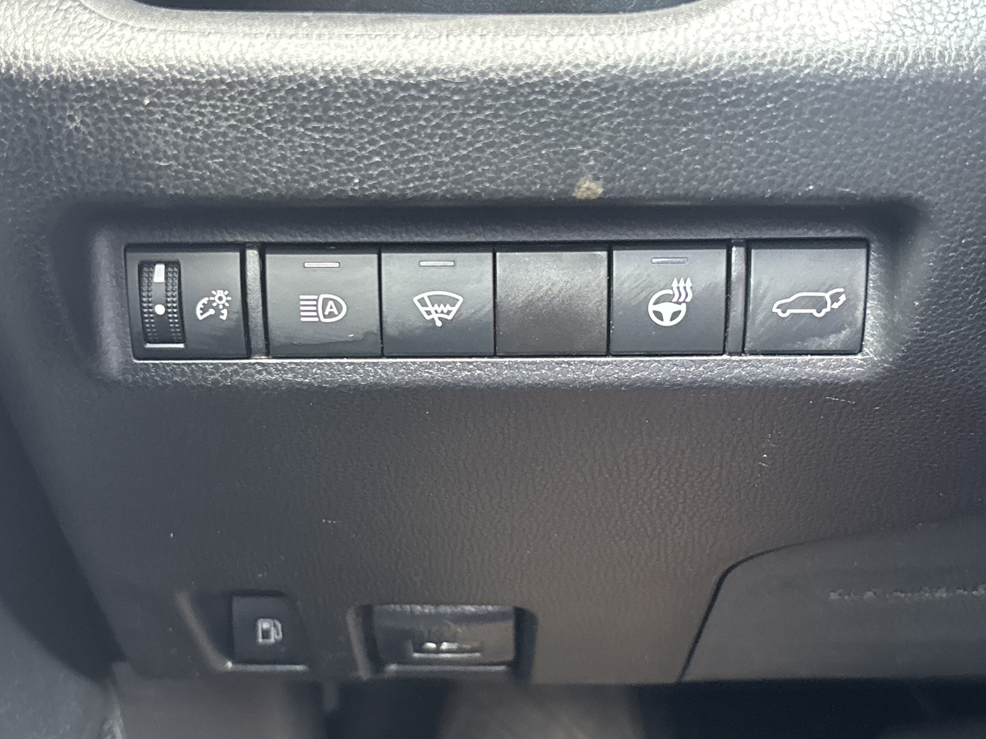 Used 2021 Toyota RAV4 XSE AWD/4WD image 33