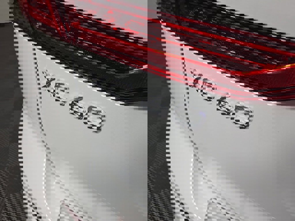 New 2025 Volvo XC60 B5 Plus w/ Protection Package Premier image 10