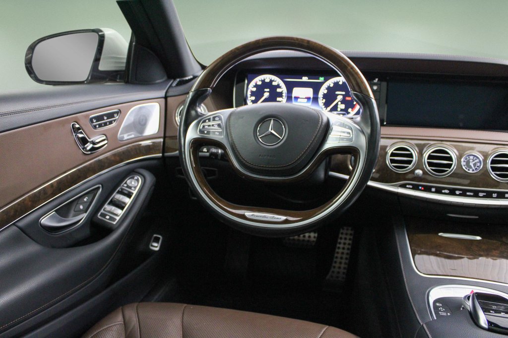 Used 2017 Mercedes-Benz S 550 Sedan image 18