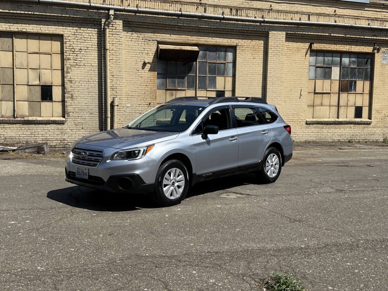 Used 2017 Subaru Outback 2.5i AWD/4WD image 2