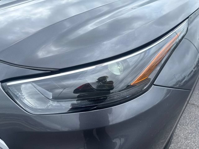 Used 2025 Toyota Highlander XLE FWD image 9