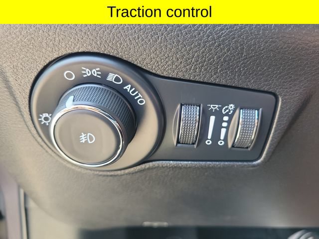 Certified 2024 Jeep Compass Latitude AWD/4WD image 18