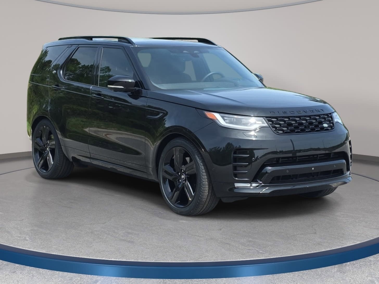 Certified 2025 Land Rover Discovery Dynamic SE AWD/4WD image 3