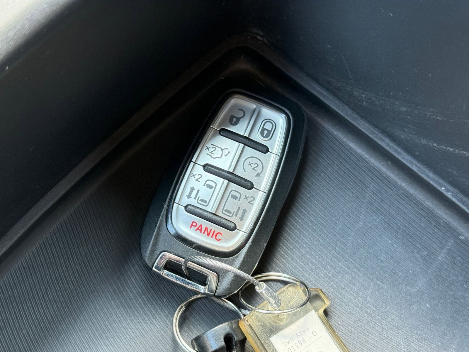 Used 2025 Chrysler Pacifica Select image 23