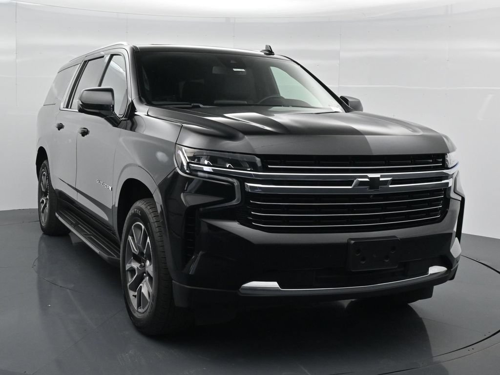 Used 2024 Chevrolet Suburban LT w/ LT Signature Plus Package RWD image 3