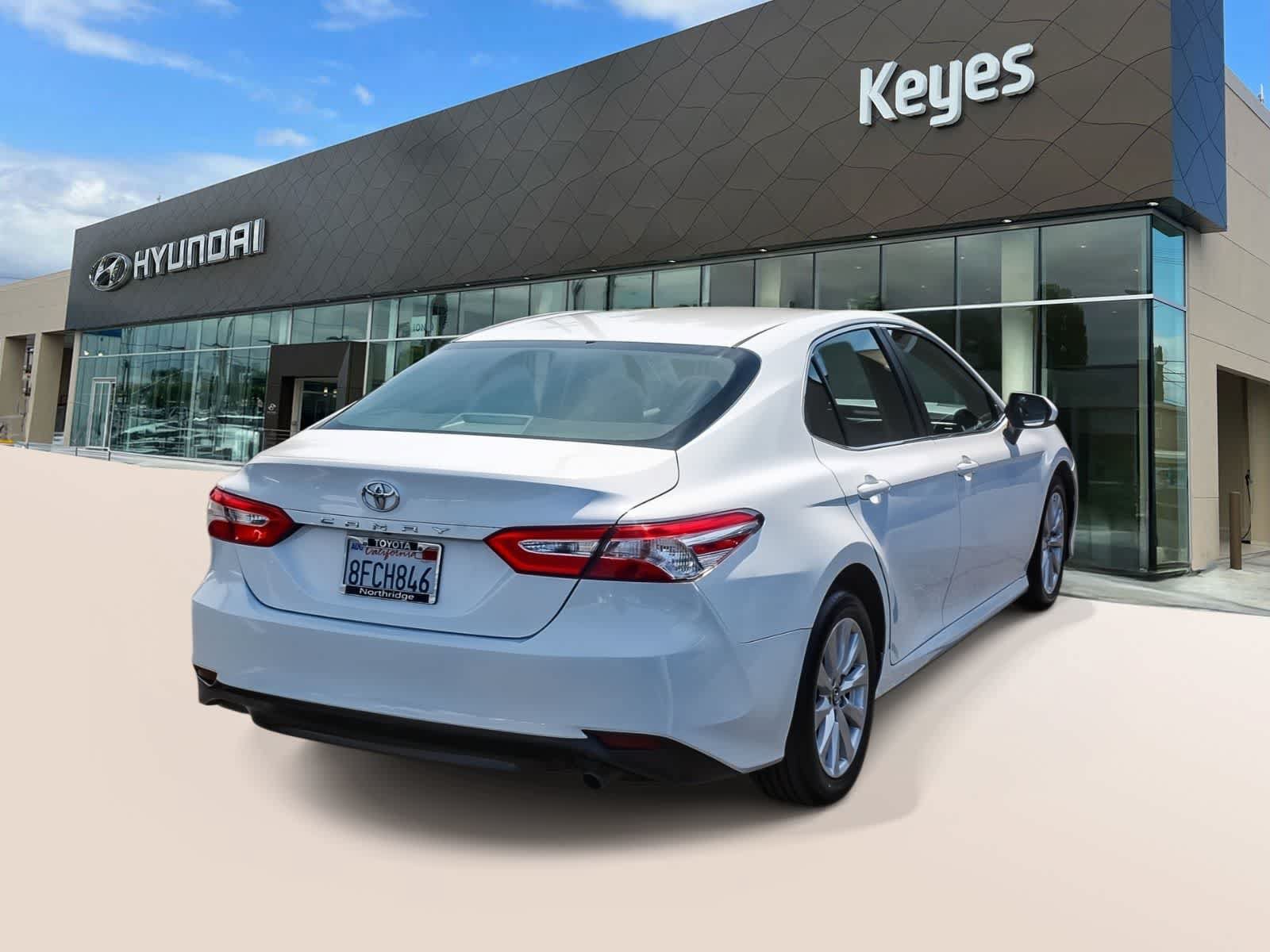 Used 2018 Toyota Camry LE FWD image 4
