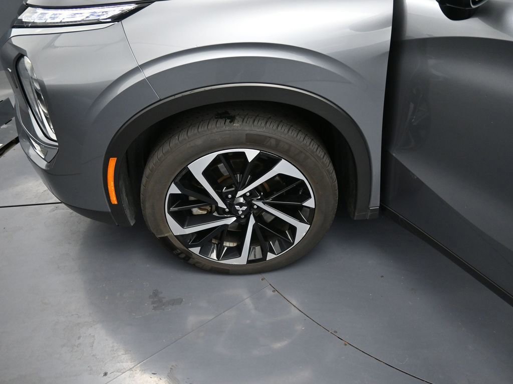 Used 2024 Mitsubishi Outlander SE image 15