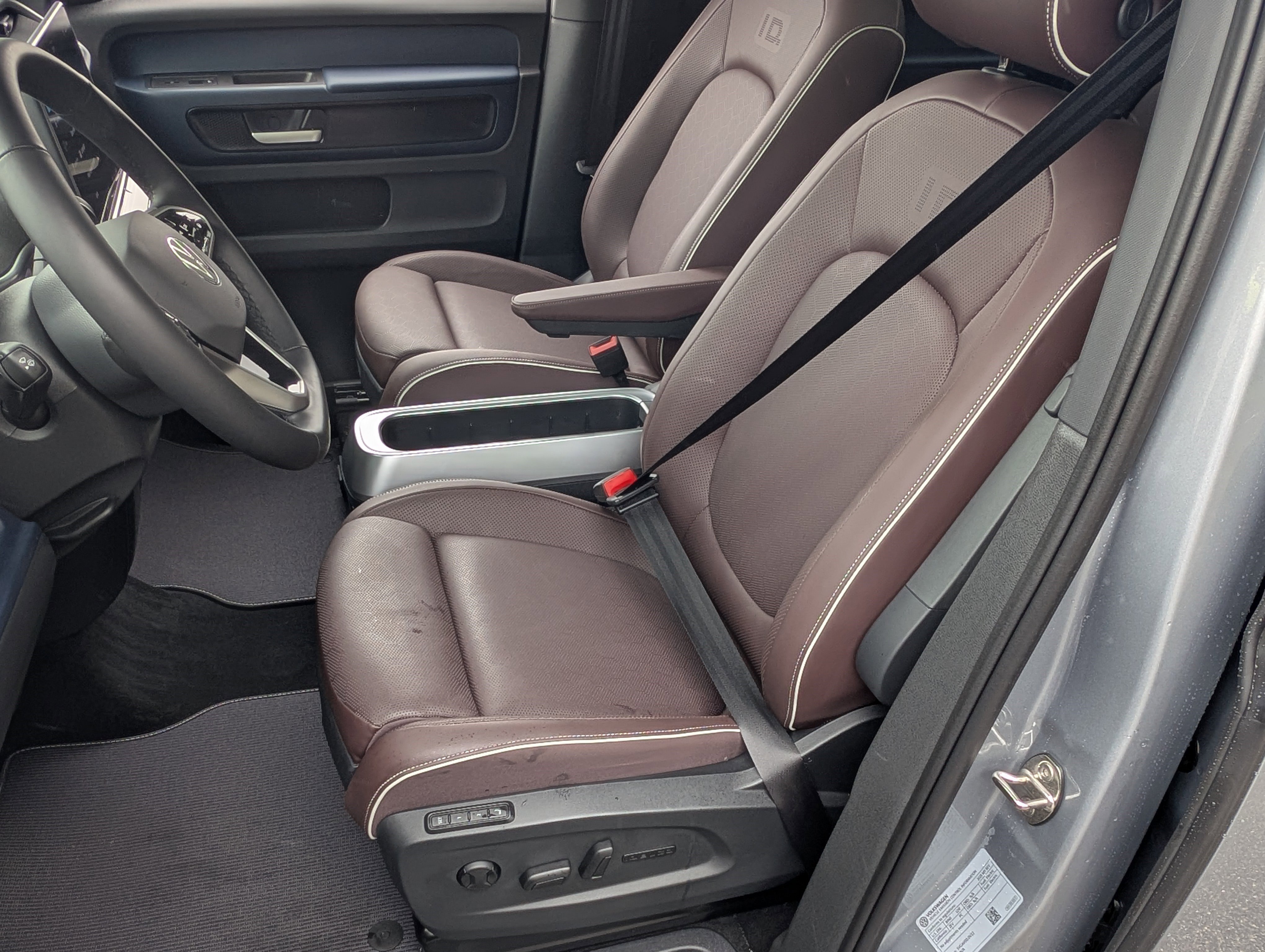 Used 2025 Volkswagen ID. Buzz Pro S Plus RWD image 16