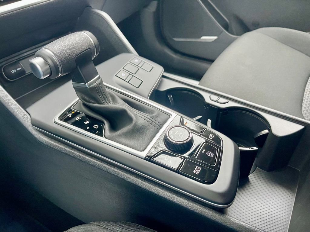 Used 2025 Kia Sportage LX image 15