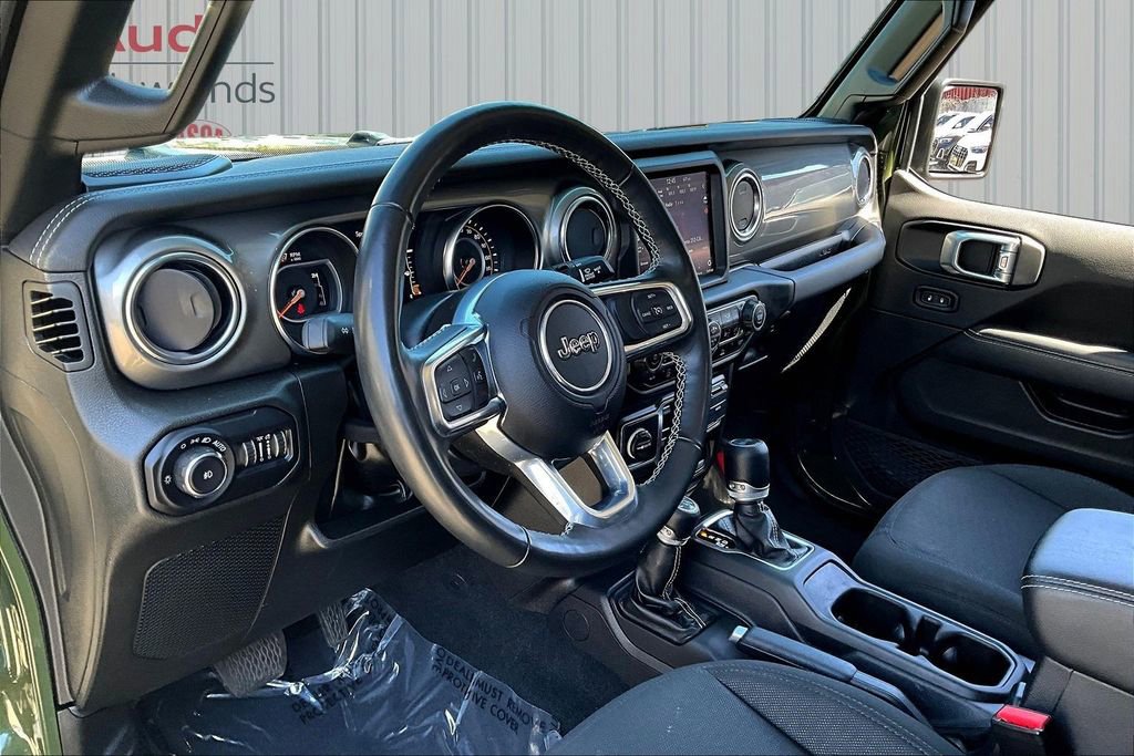 Used 2022 Jeep Wrangler Unlimited Sahara w/ Cold Weather Group AWD/4WD image 17