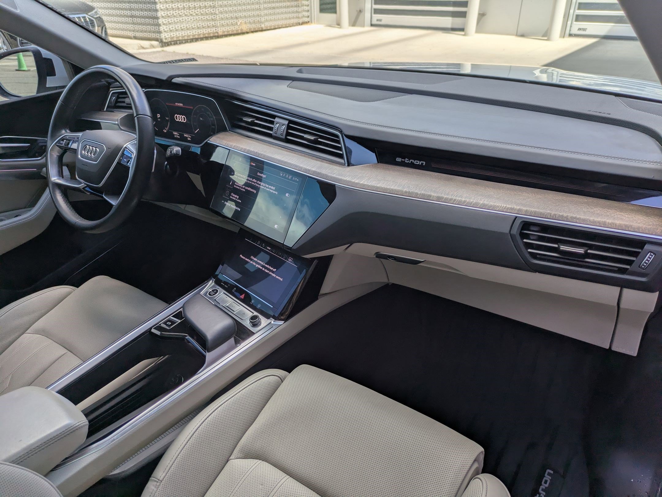 Used 2024 Audi Q8 e-tron Prestige w/ Prestige Package image 29