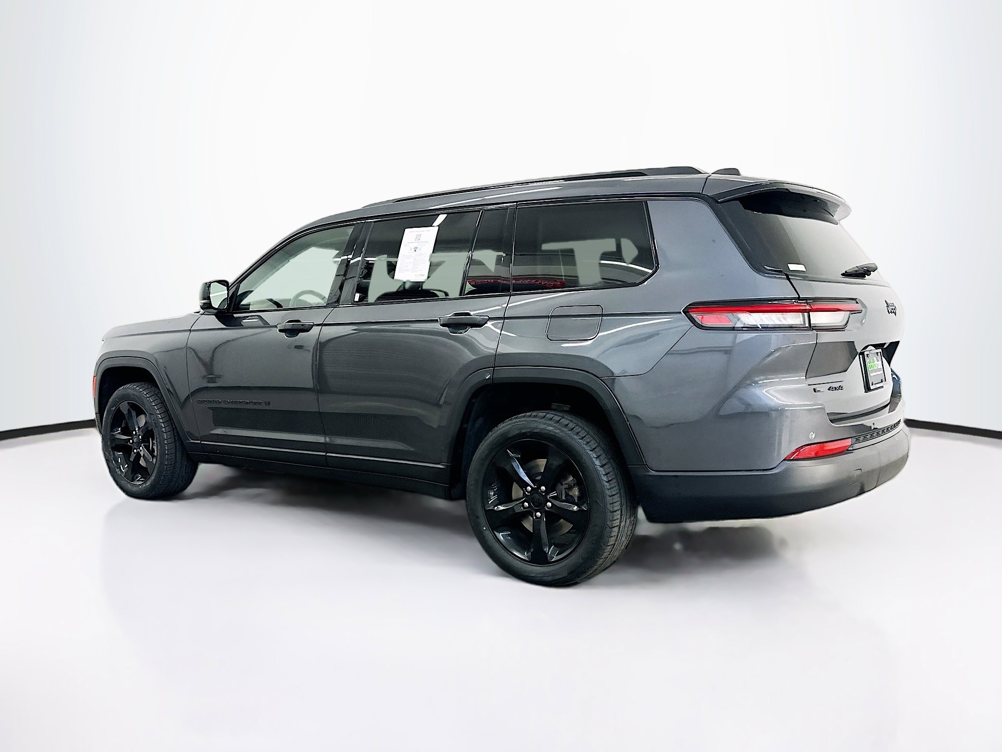 Used 2023 Jeep Grand Cherokee L Limited w/ Black Appearance Package AWD/4WD image 5