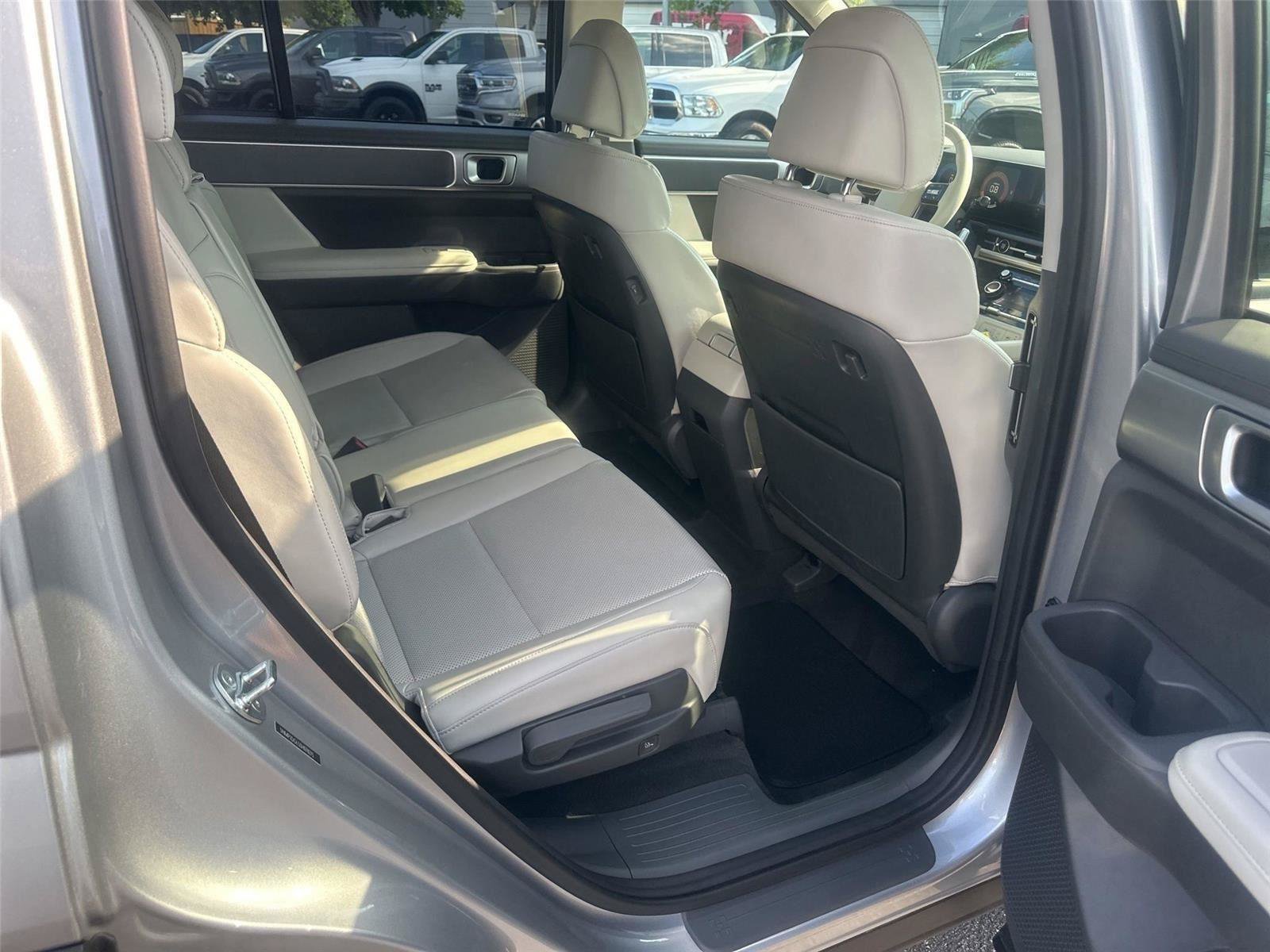 Used 2025 Hyundai Santa Fe SEL AWD/4WD image 14