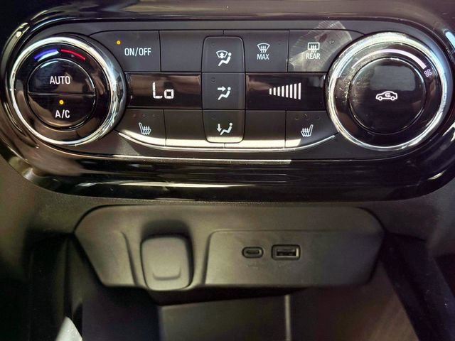 Used 2025 Chevrolet Trax LT w/ LT Convenience Package FWD image 27