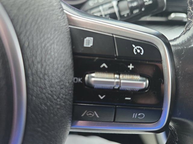 Used 2023 Kia Carnival LX image 29