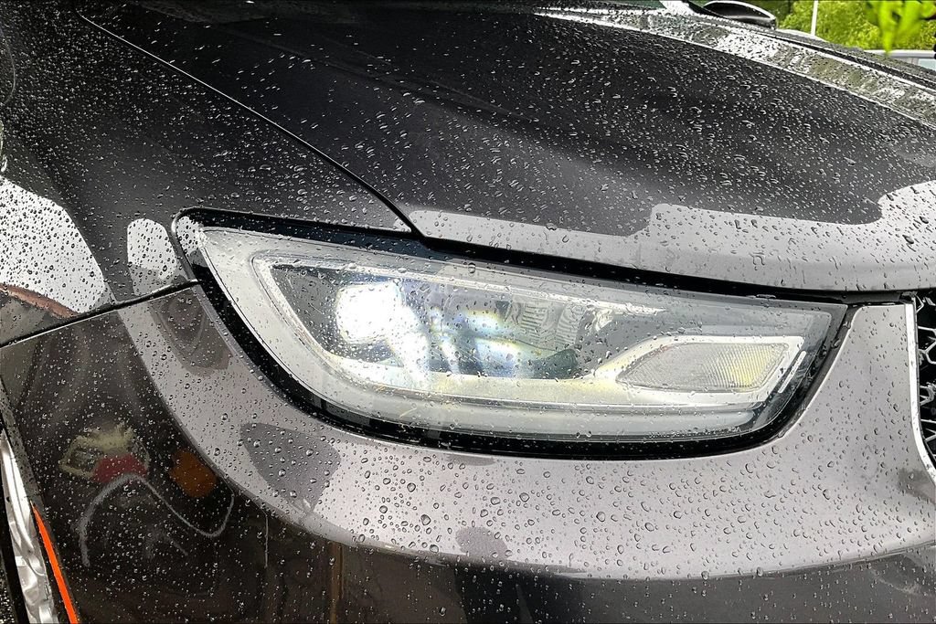 Used 2023 Chrysler Pacifica Touring-L FWD image 30