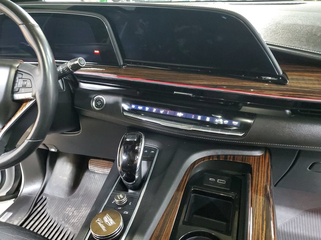 Used 2021 Cadillac Escalade Premium Luxury AWD/4WD image 15
