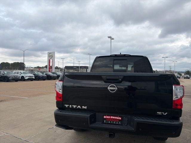 Used 2023 Nissan Titan SV w/ SV Convenience Package image 3