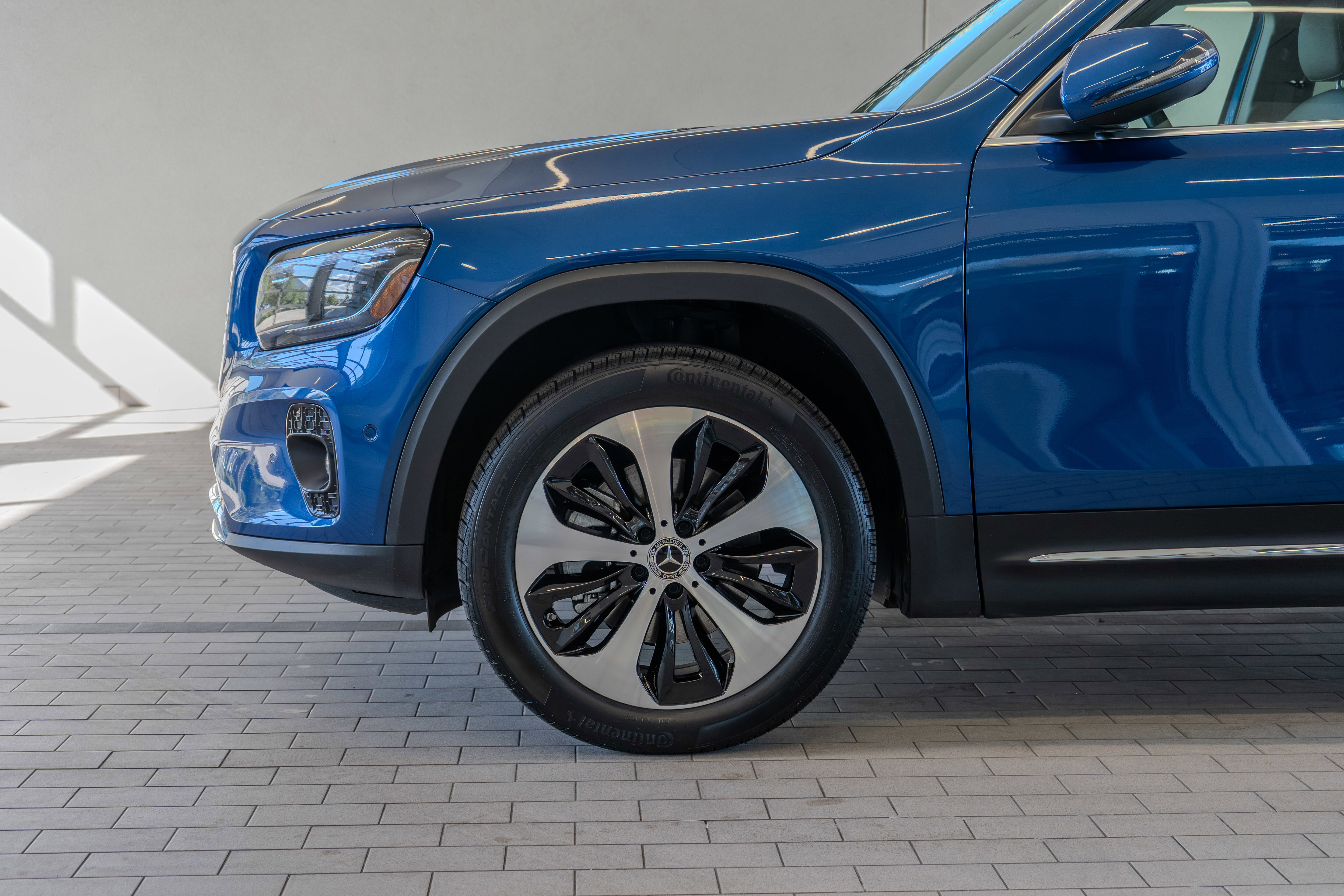 Certified 2025 Mercedes-Benz GLB 250 4MATIC image 4