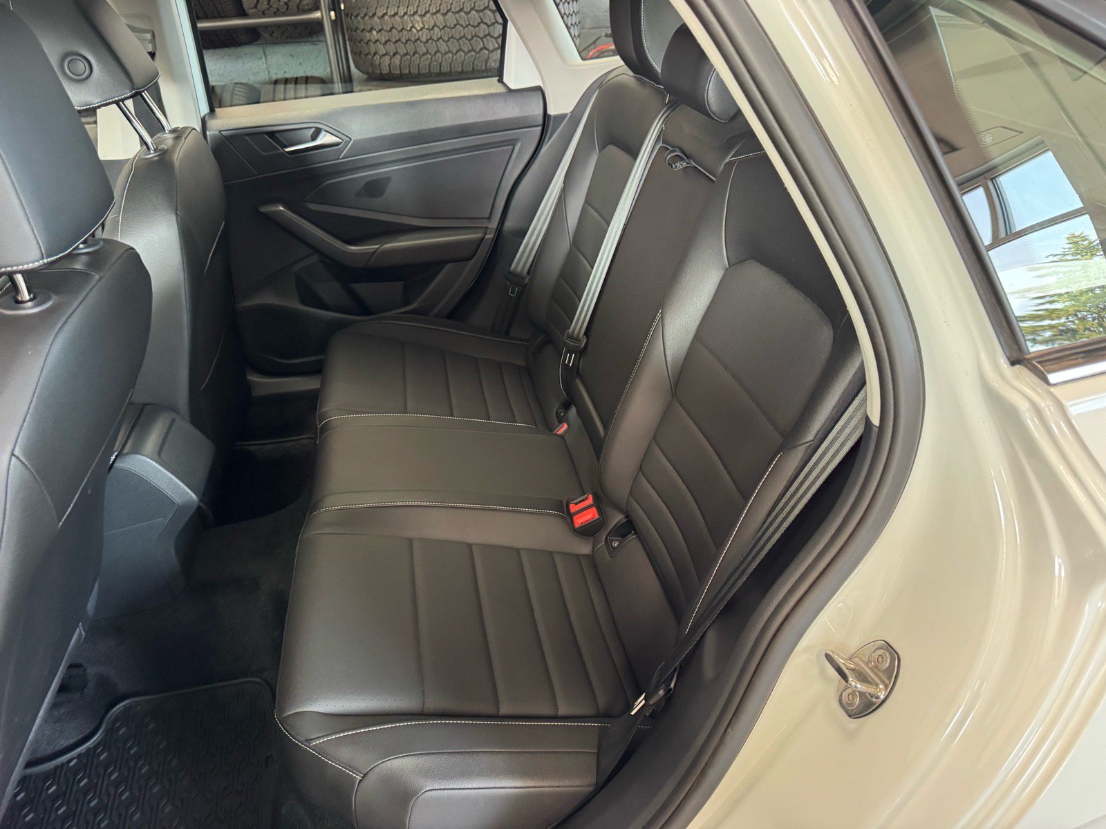 Used 2024 Volkswagen Jetta SE w/ Panoramic Sunroof Package FWD image 12