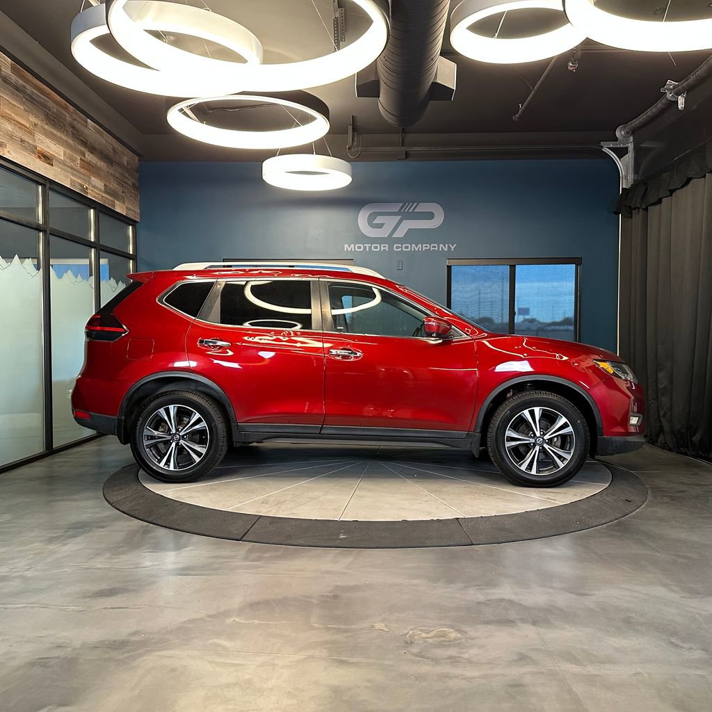 Used 2020 Nissan Rogue SV w/ Sun & Sound Touring Package AWD/4WD image 2