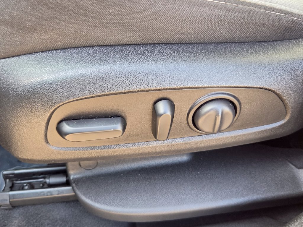 Used 2019 Chevrolet Equinox LT FWD image 12