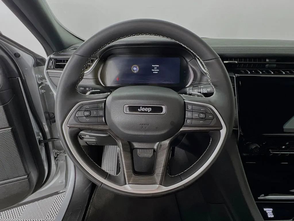 Used 2025 Jeep Grand Cherokee L Limited w/ Black Appearance Package image 12