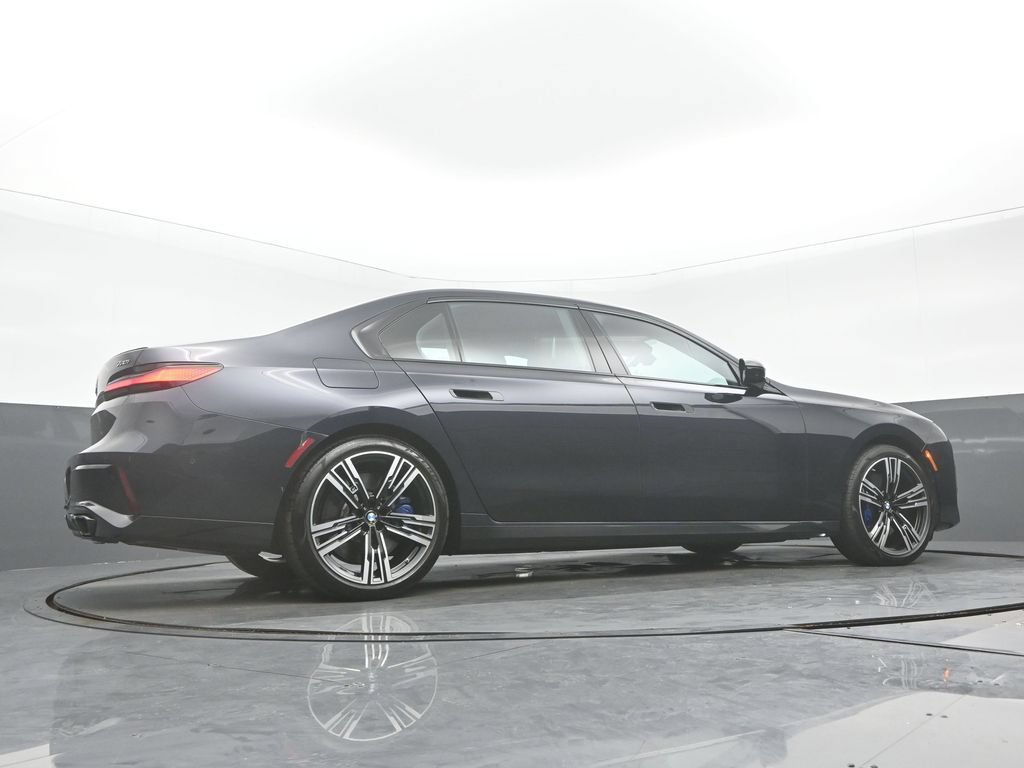 Used 2023 BMW 760i xDrive w/ Luxury Rear Seating Package AWD/4WD image 33