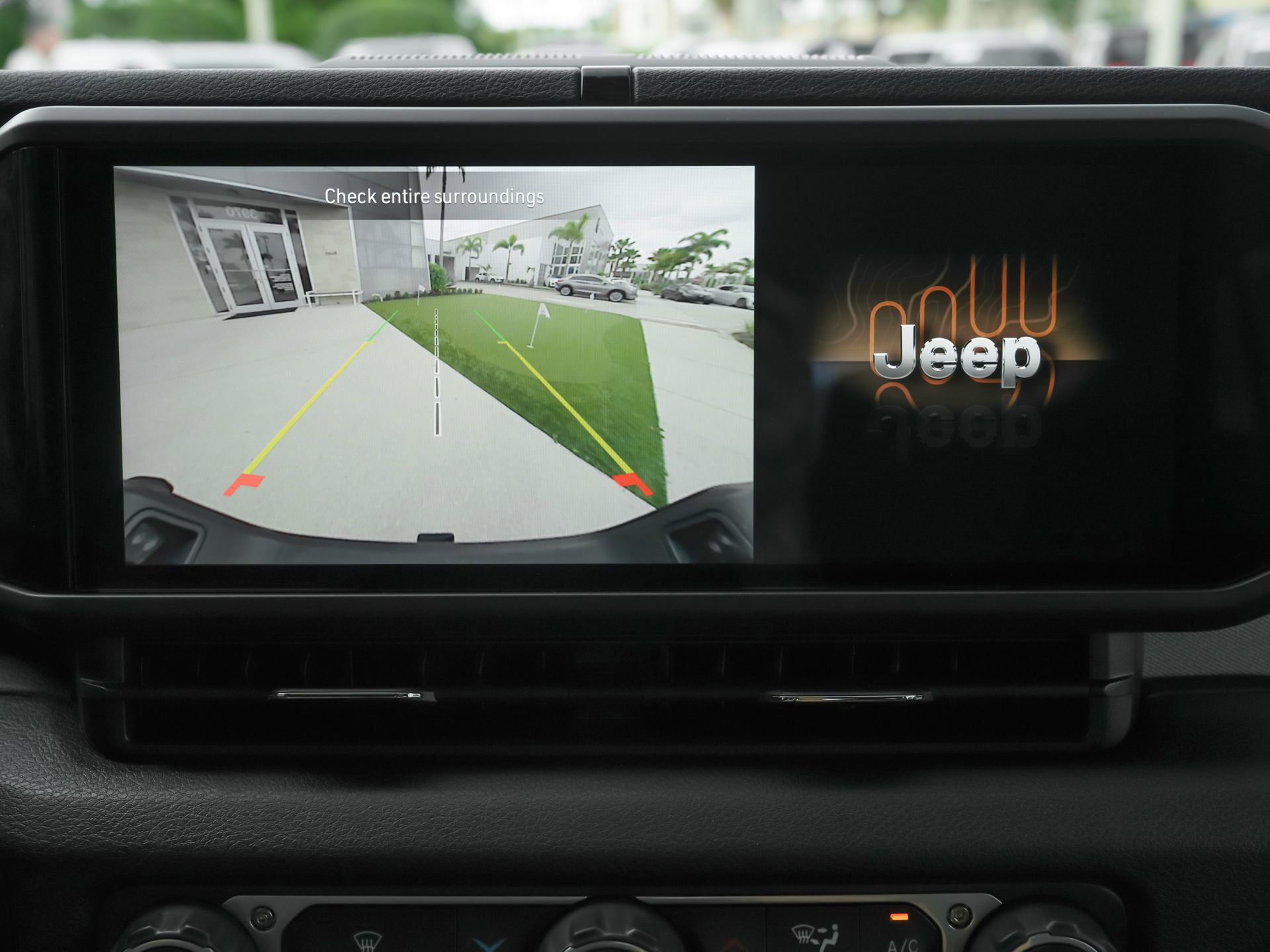 Used 2024 Jeep Gladiator Sport AWD/4WD image 13