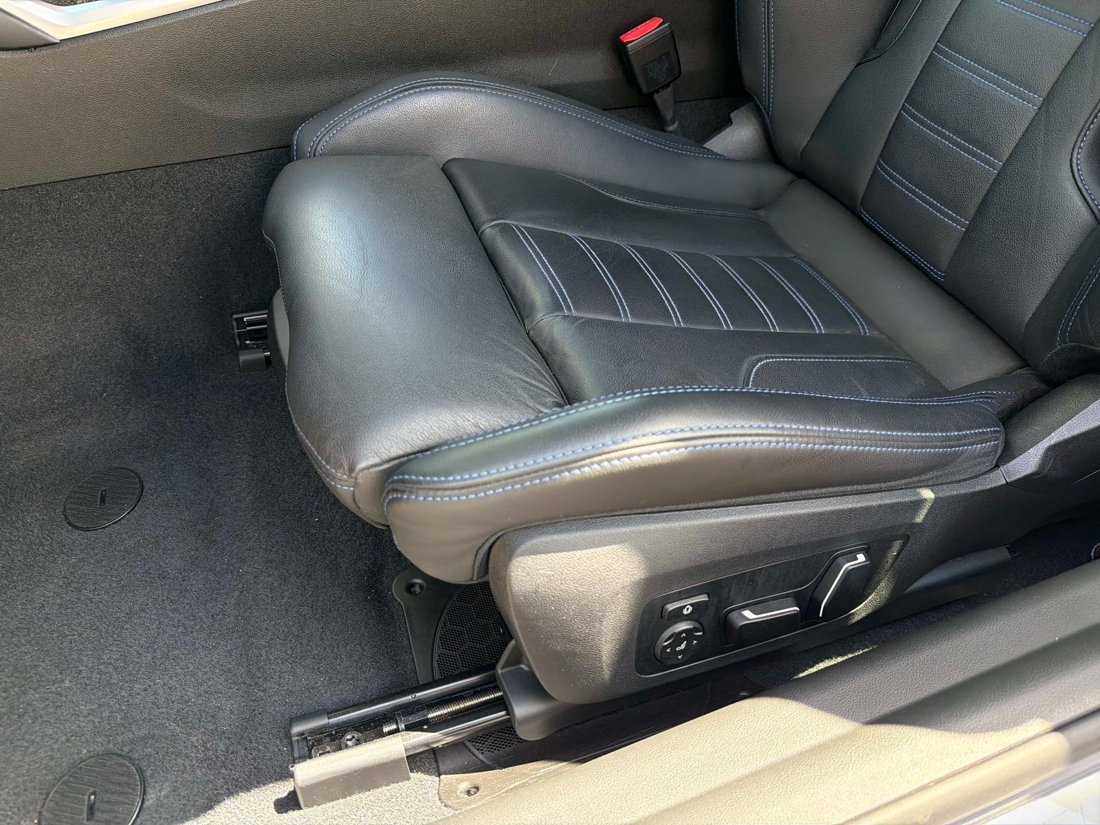 Used 2025 BMW M2 w/ Lighting Package RWD image 10