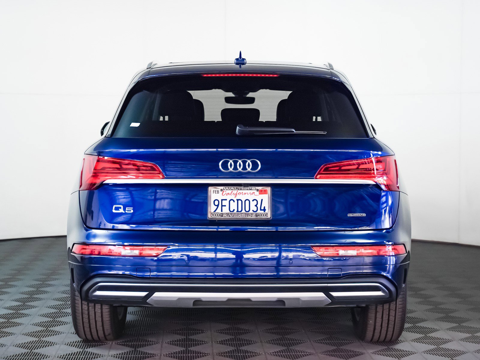Used 2023 Audi Q5 Premium w/ Convenience Package image 12