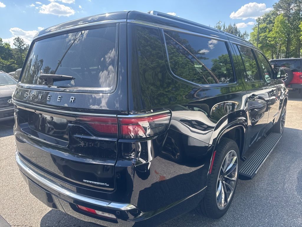 Used 2023 Jeep Wagoneer L Series III w/ Premium Group I image 11