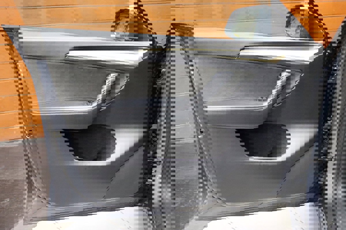 Used 2023 Tesla Model Y Long Range image 40