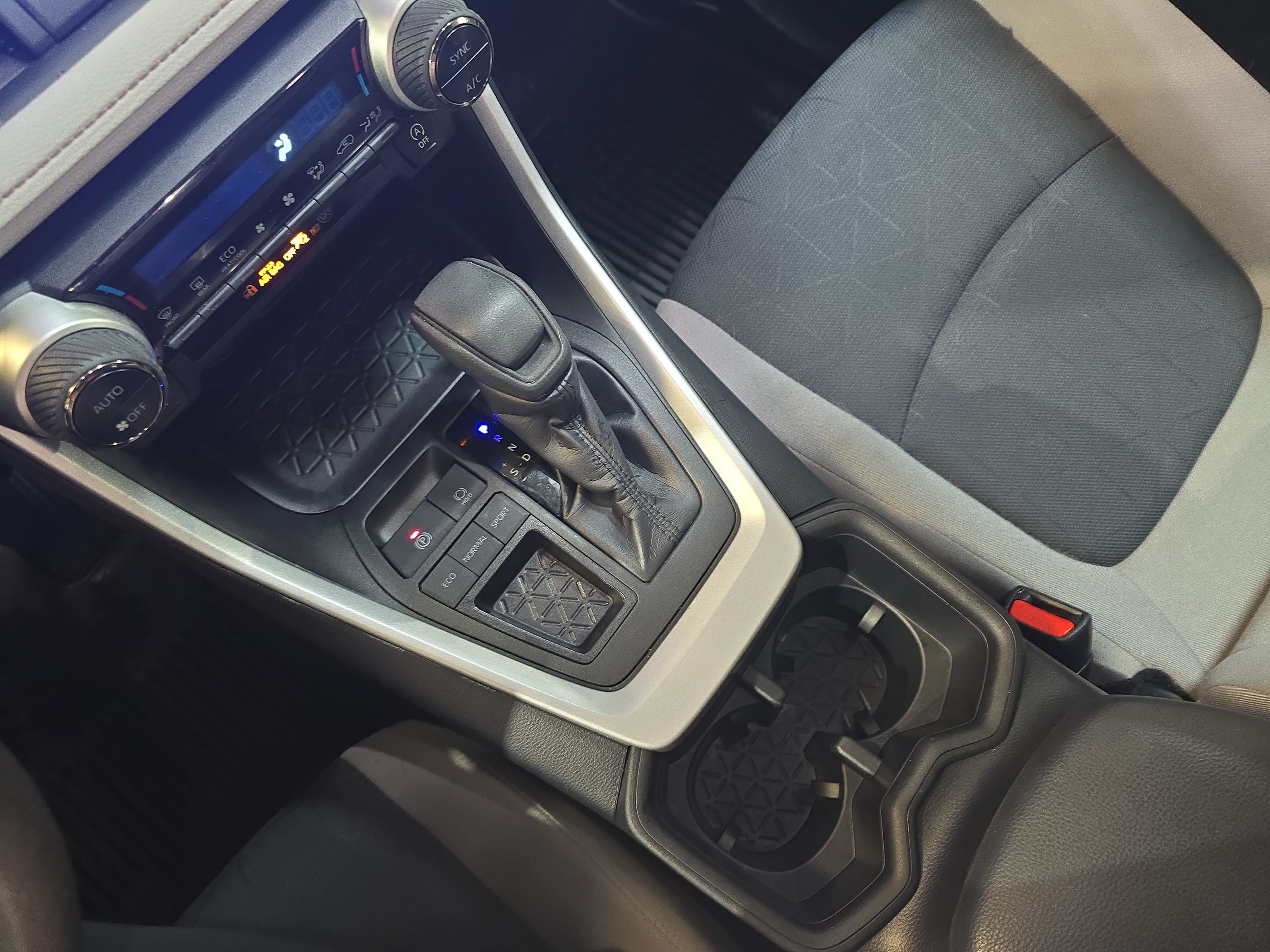 Used 2024 Toyota RAV4 XLE w/ Convenience Package FWD image 22