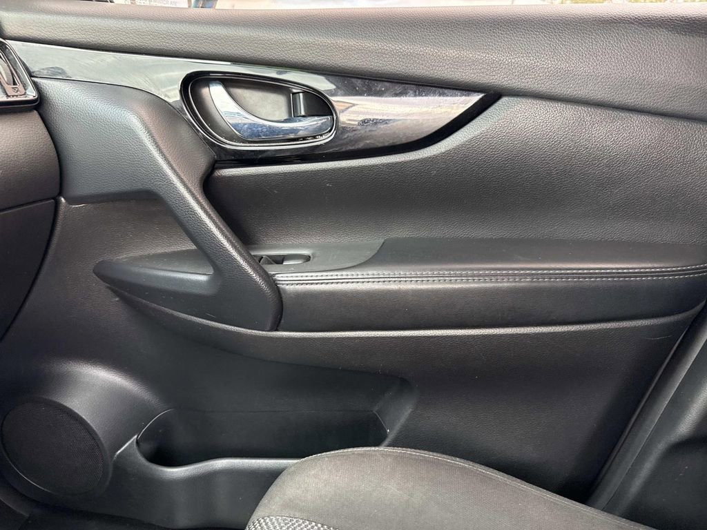 Certified 2022 Nissan Rogue Sport SV image 22