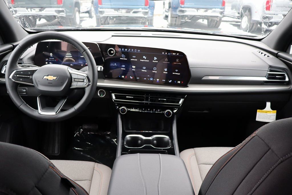 Used 2025 Chevrolet Traverse LT image 7