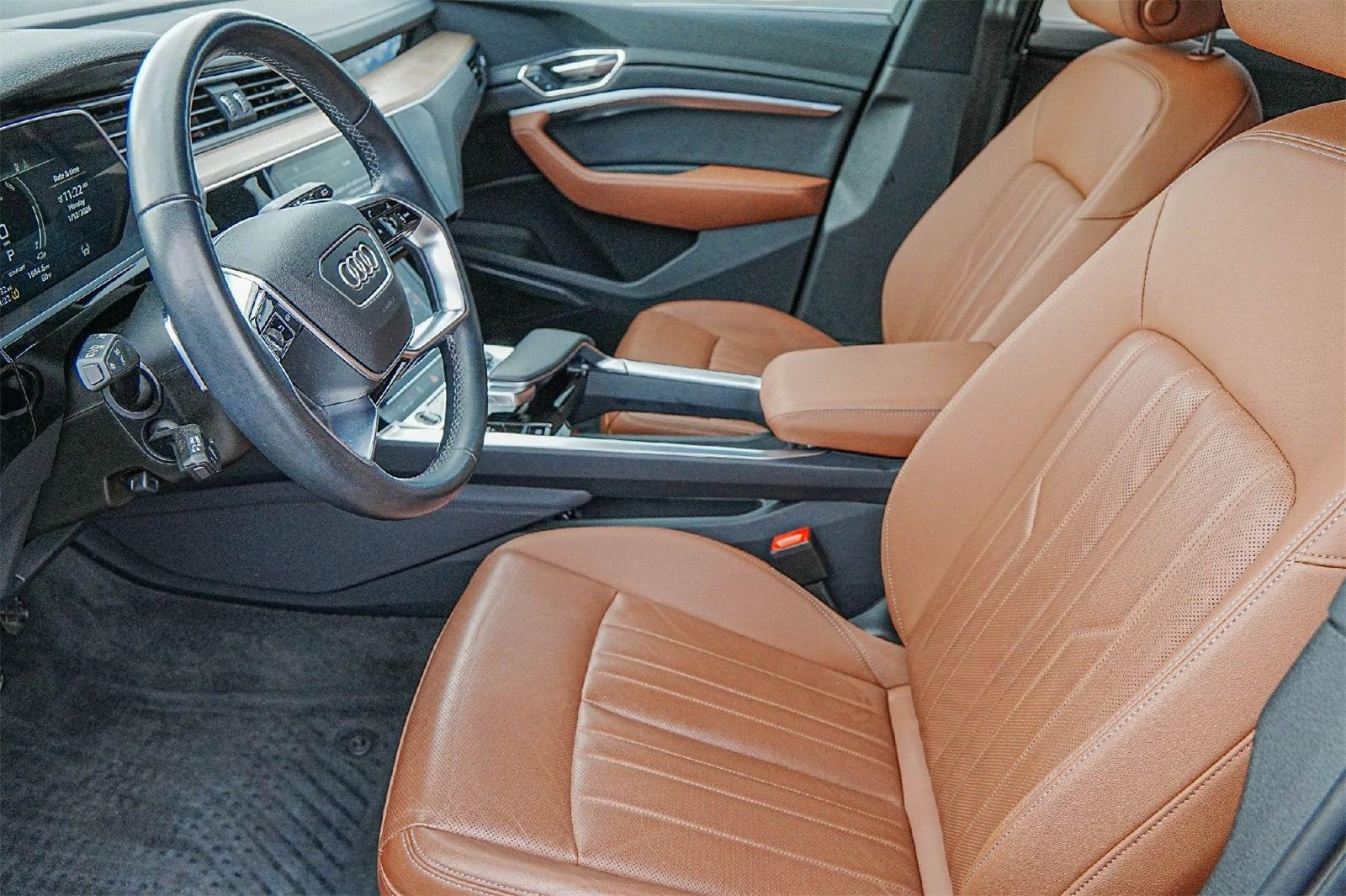 Used 2024 Audi Q8 e-tron Premium Plus image 8