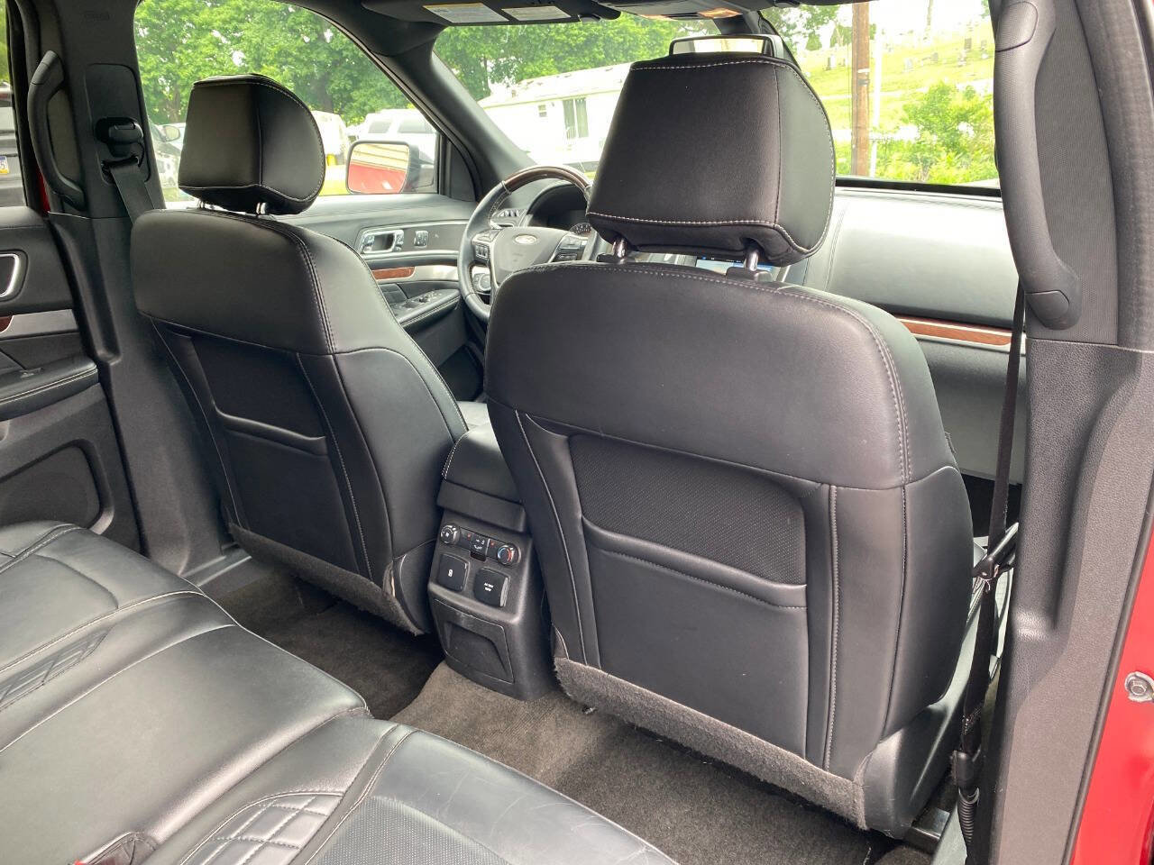 Used 2017 Ford Explorer Platinum AWD/4WD image 32