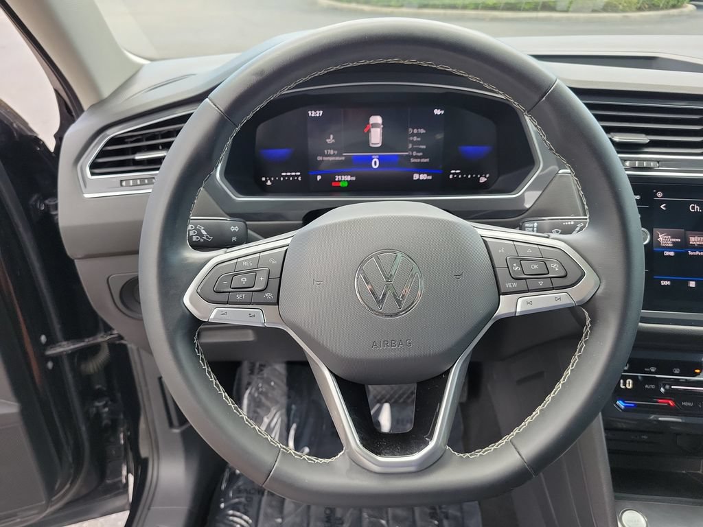 Used 2023 Volkswagen Tiguan SE w/ Panoramic Sunroof Package FWD image 27
