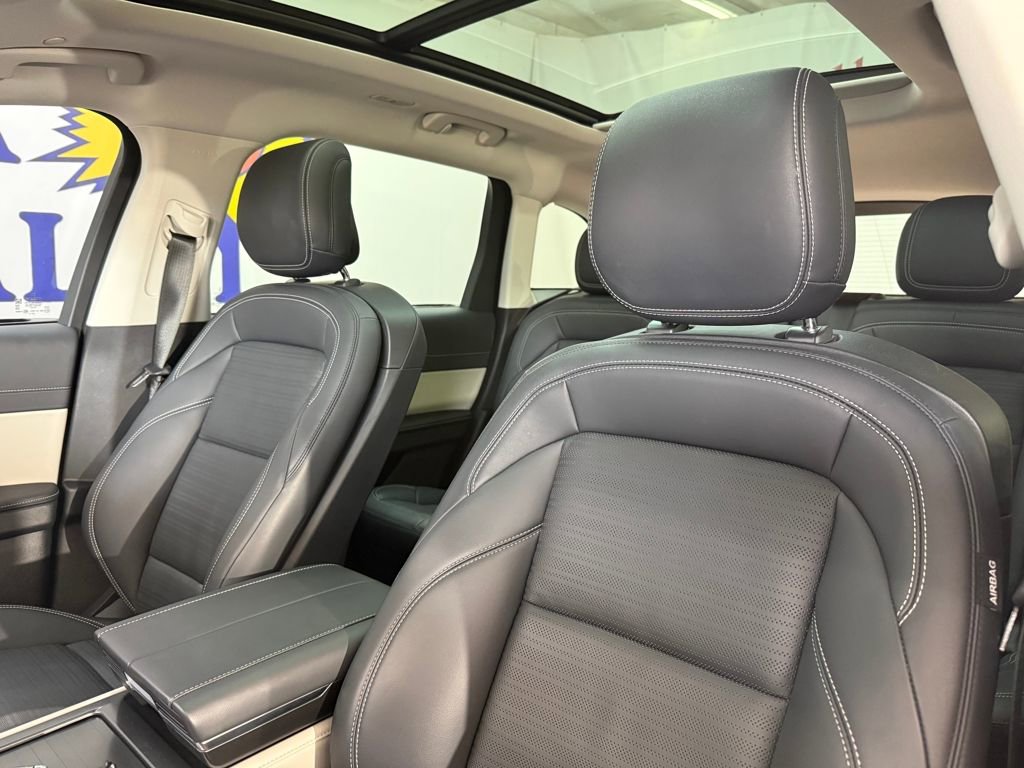 Used 2025 Lincoln Nautilus Reserve image 9