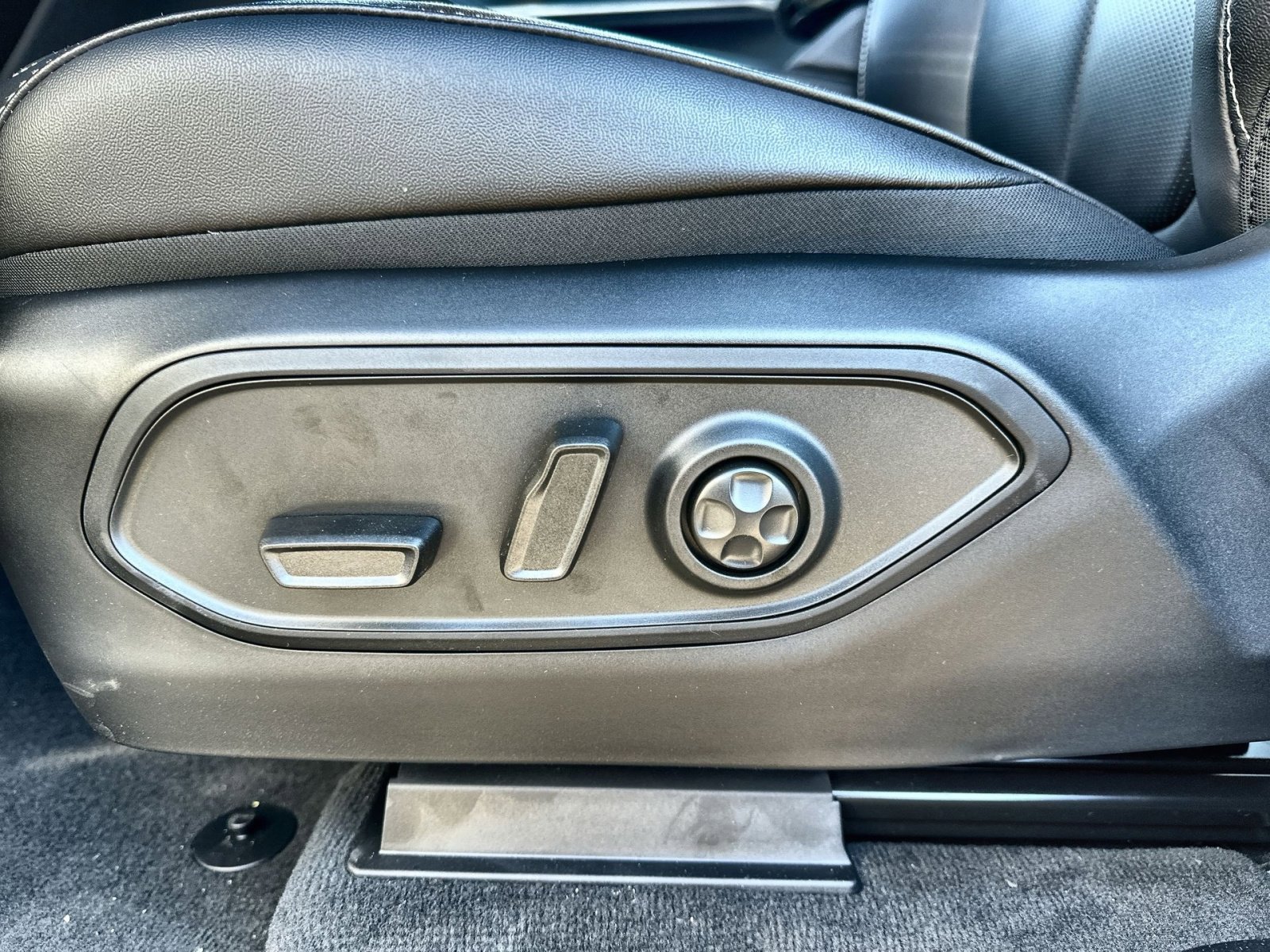 New 2025 Jeep Grand Cherokee Limited w/ Luxury Tech Group II image 14