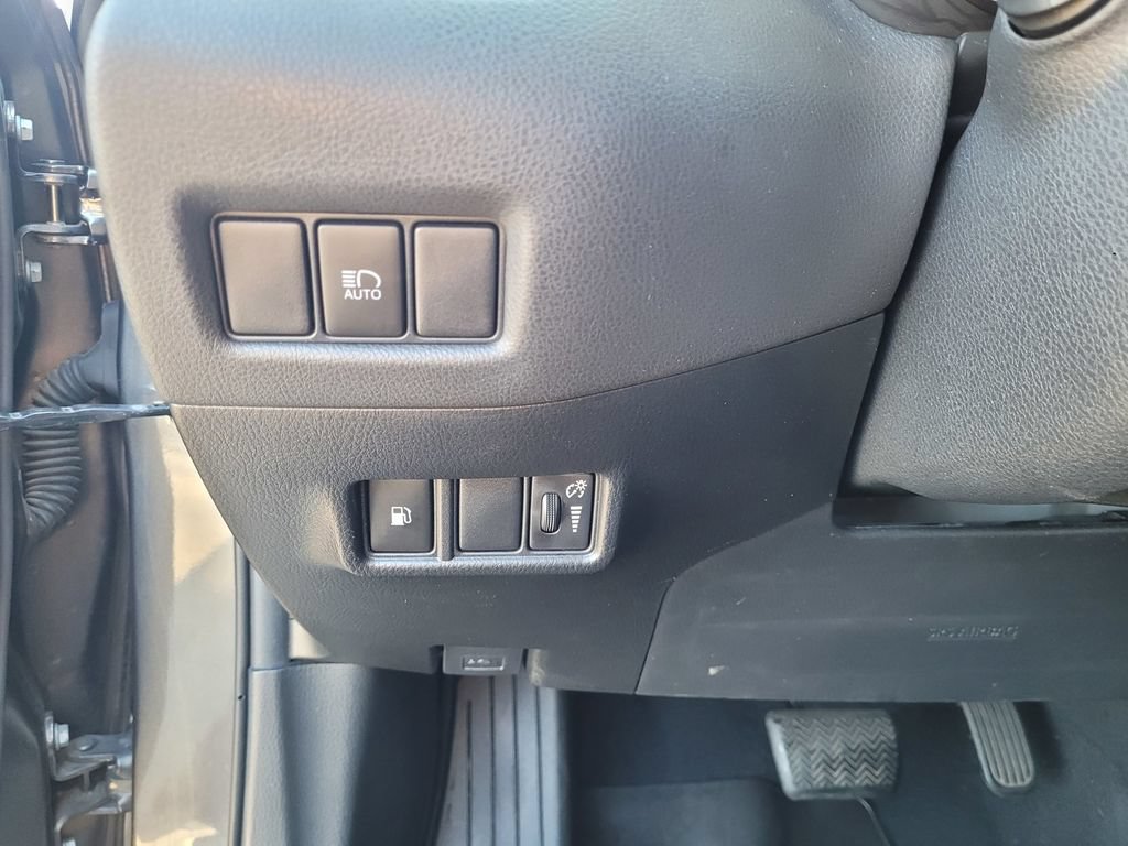Used 2019 Toyota C-HR LE FWD image 25