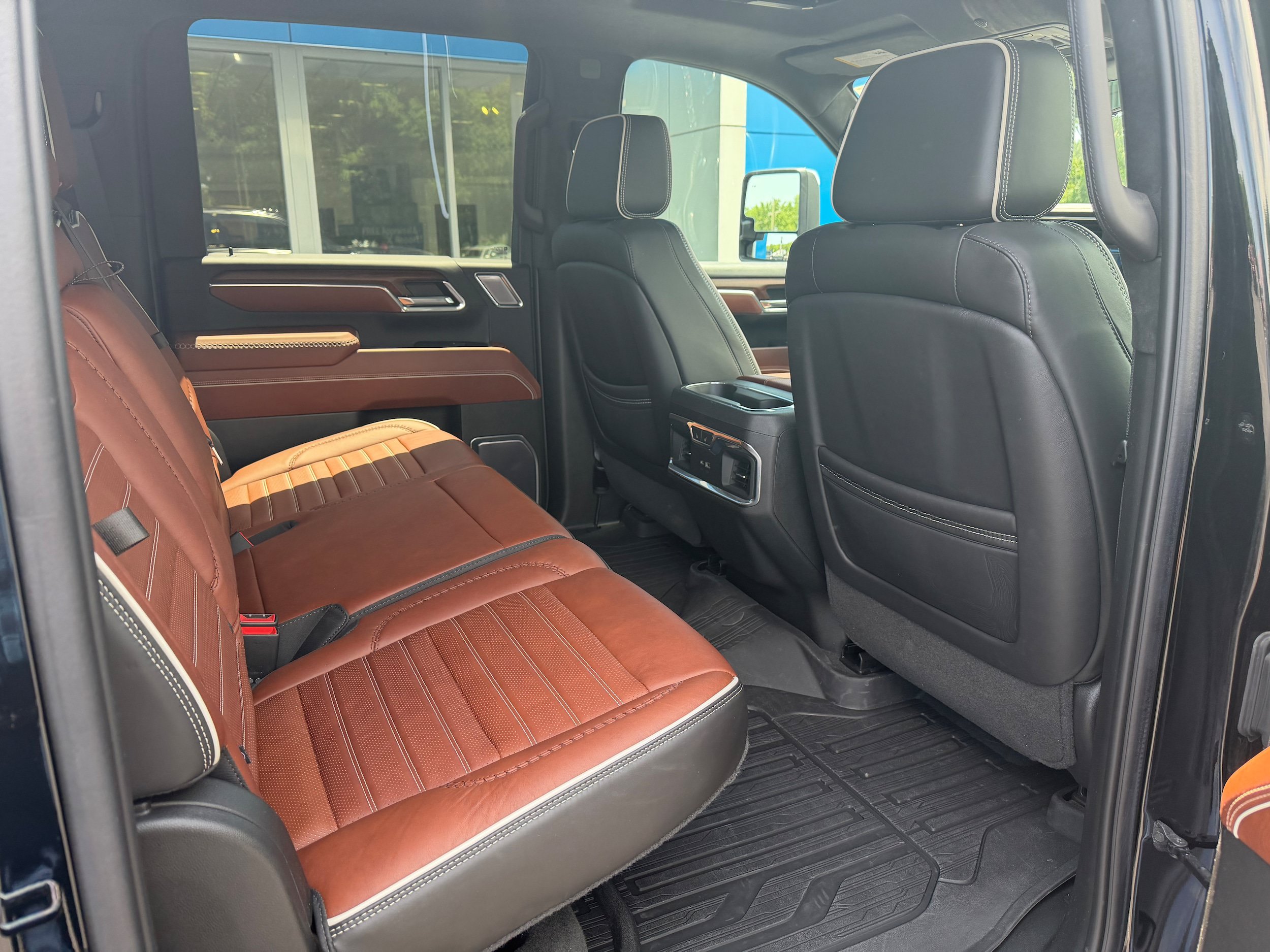 Used 2024 GMC Sierra 2500 Denali Ultimate w/ Max Trailering Package AWD/4WD image 9