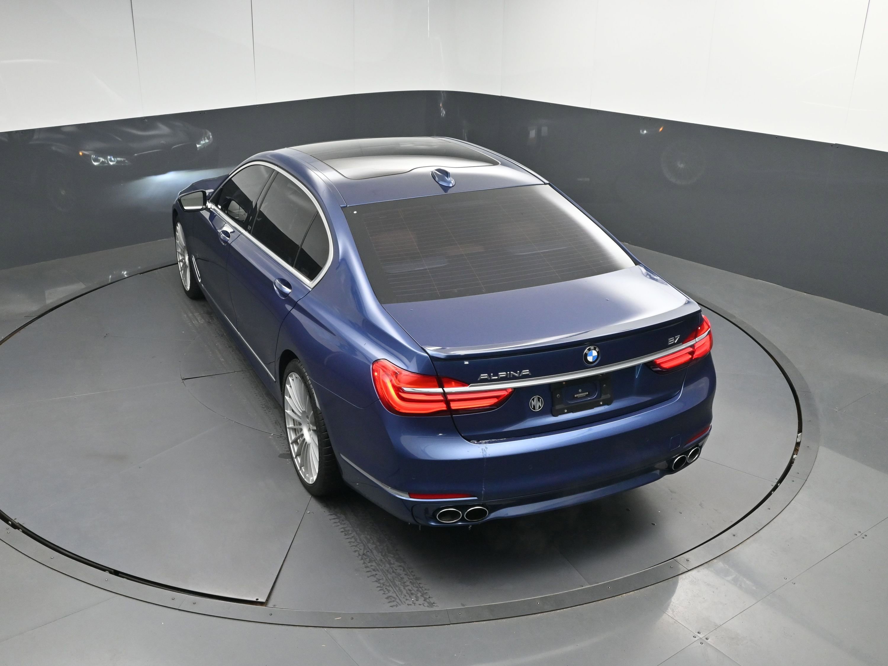 Used 2017 BMW 750i xDrive image 37