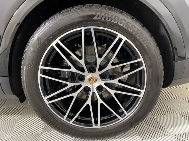 Used 2025 Porsche Cayenne image 17