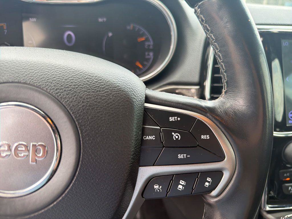 Used 2020 Jeep Grand Cherokee Overland AWD/4WD image 54