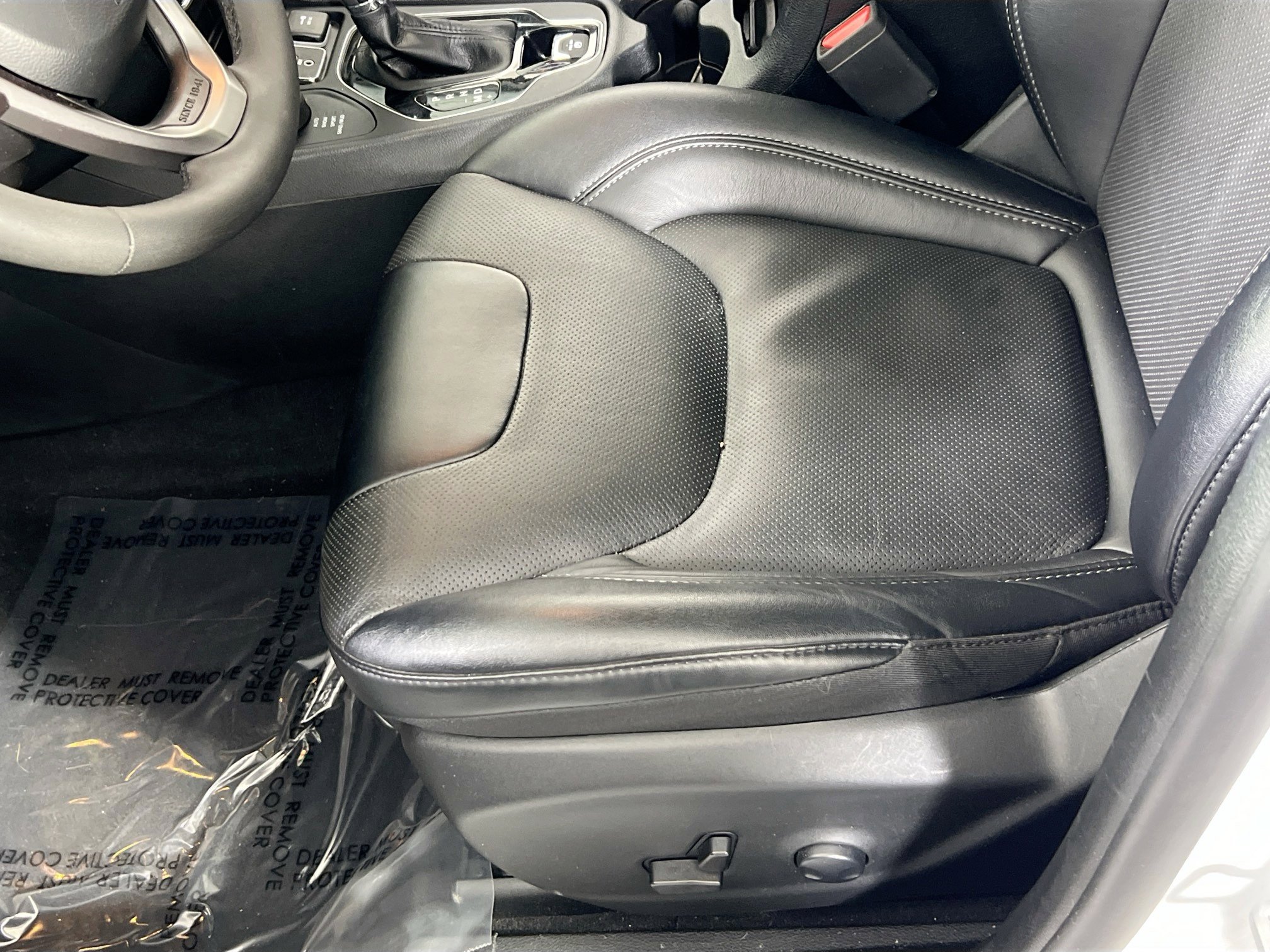 Used 2022 Jeep Cherokee Limited AWD/4WD image 17